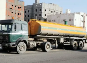 تريلا صرف صحي الطائف حديثة تابعة لمؤسسة ميسان لشفط البيارات.